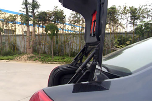  轎車后備箱氣彈簧